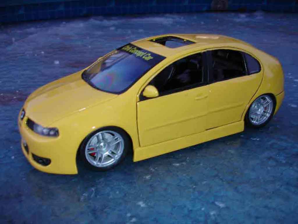 Seat Leon 1/18 Burago cupra r diecast model cars