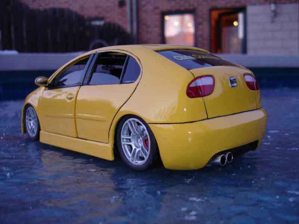 Seat Leon Cupra r 1/18 Burago