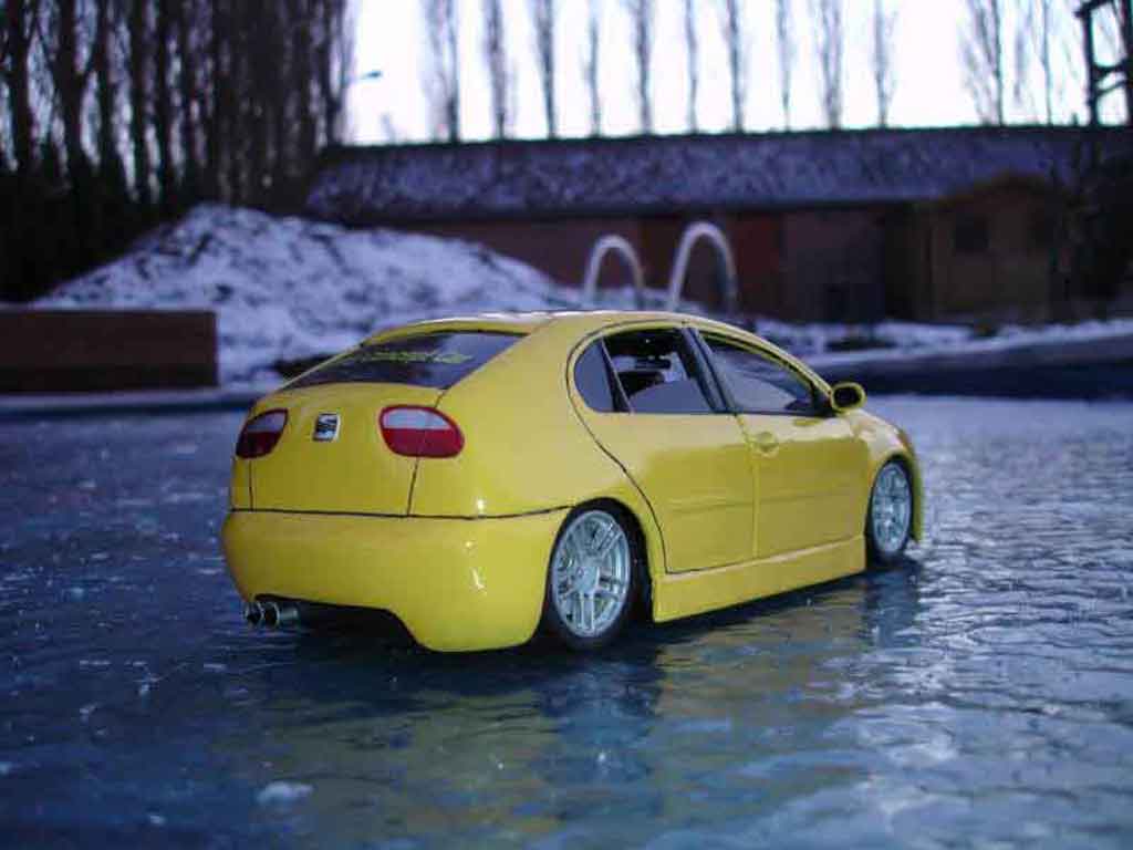 Seat Leon Cupra r 1/18 Burago