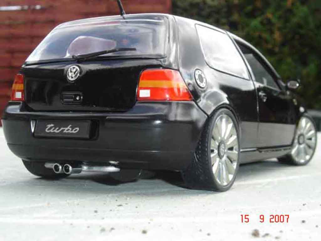 Volkswagen Golf GTI 3.2 turbo 1/18 Revell
