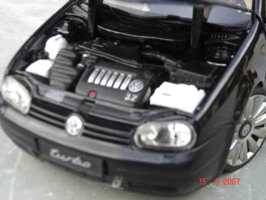Volkswagen Golf GTI 3.2 turbo 1/18 Revell