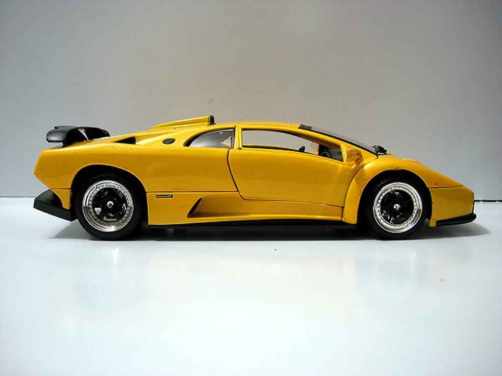 Lamborghini Diablo GT yellow 1/18 Motormax