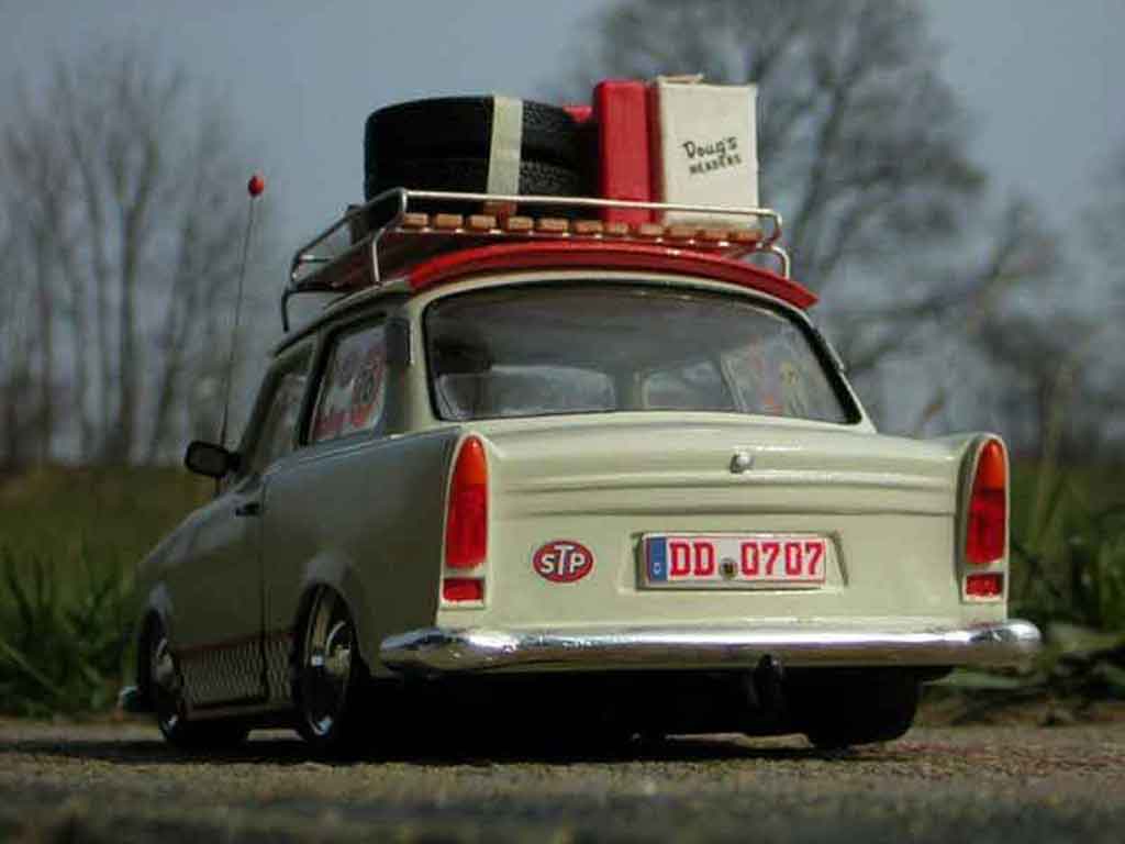 Trabant 601 de luxe oldskool trabimaker ost berlin 1969 1/18 Sun Star