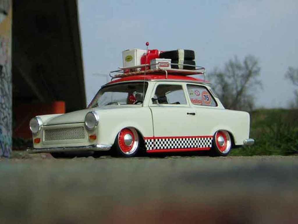 Trabant 601 de luxe oldskool trabimaker ost berlin 1969 1/18 Sun Star