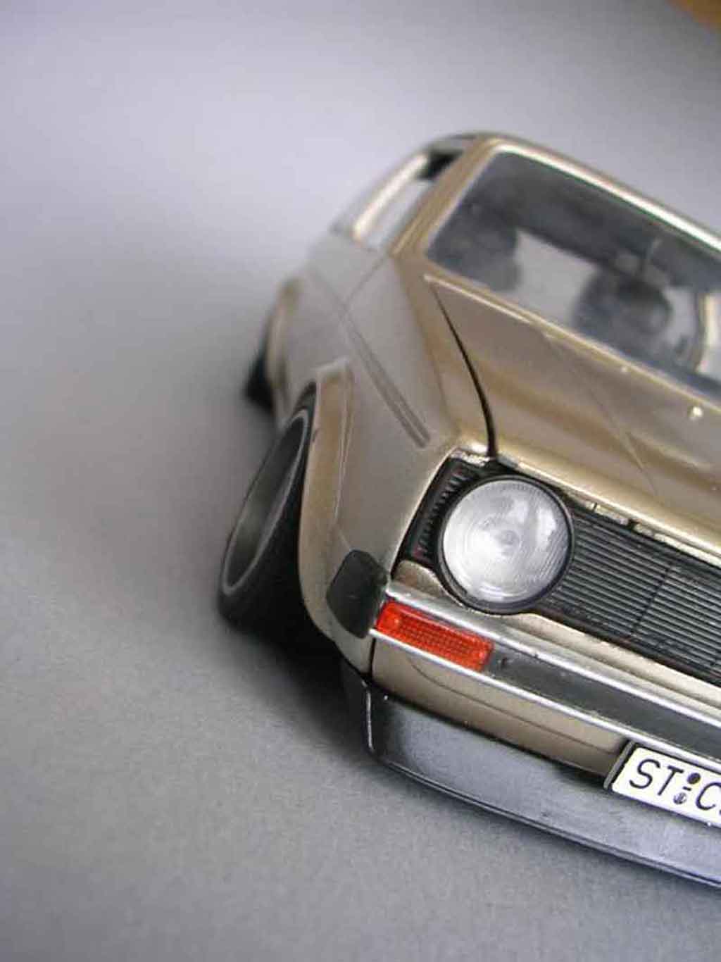 Volkswagen Golf GTI moteur g60 1/18 Solido