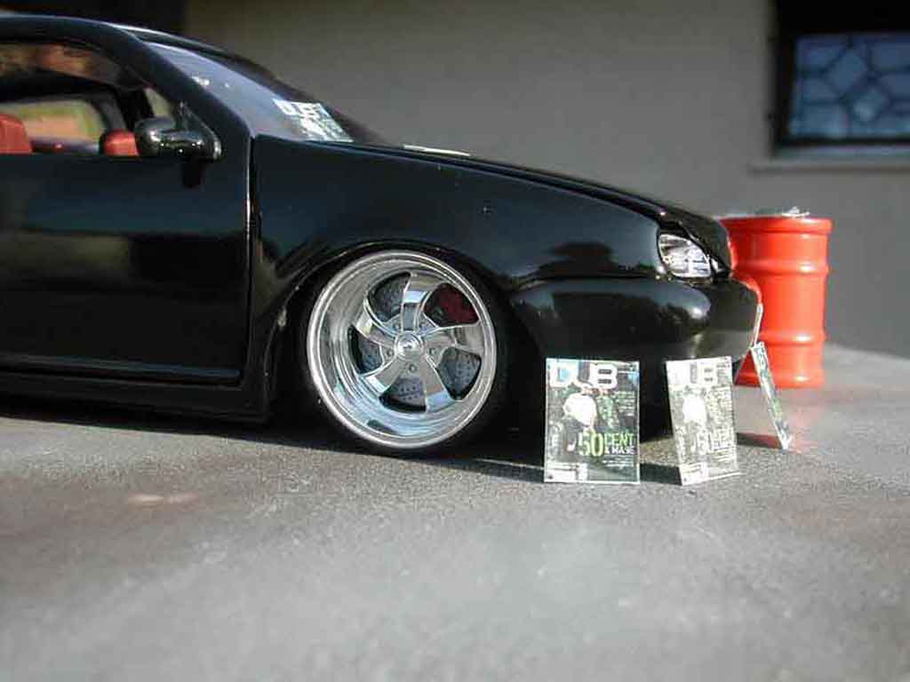 Volkswagen Golf GTI p.i.m.p 1/18 Revell