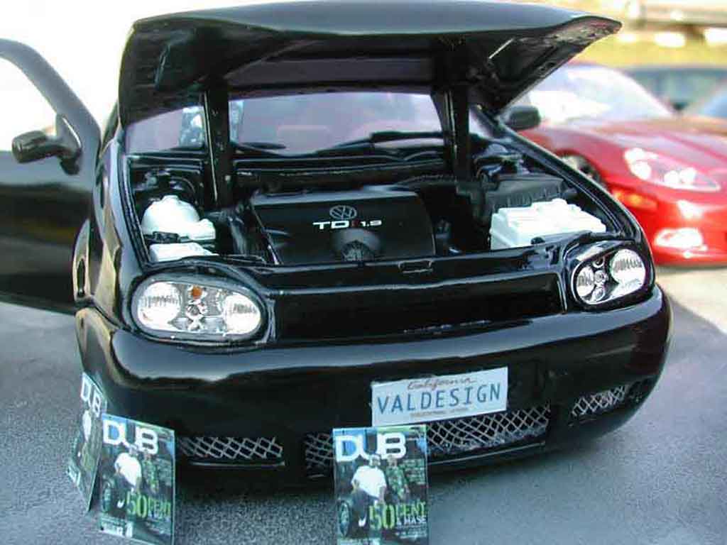 Volkswagen Golf GTI p.i.m.p 1/18 Revell