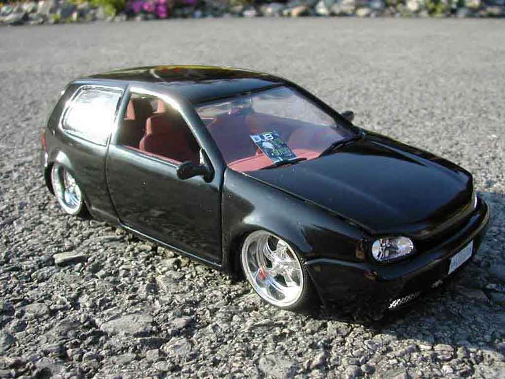 Volkswagen Golf GTI p.i.m.p 1/18 Revell