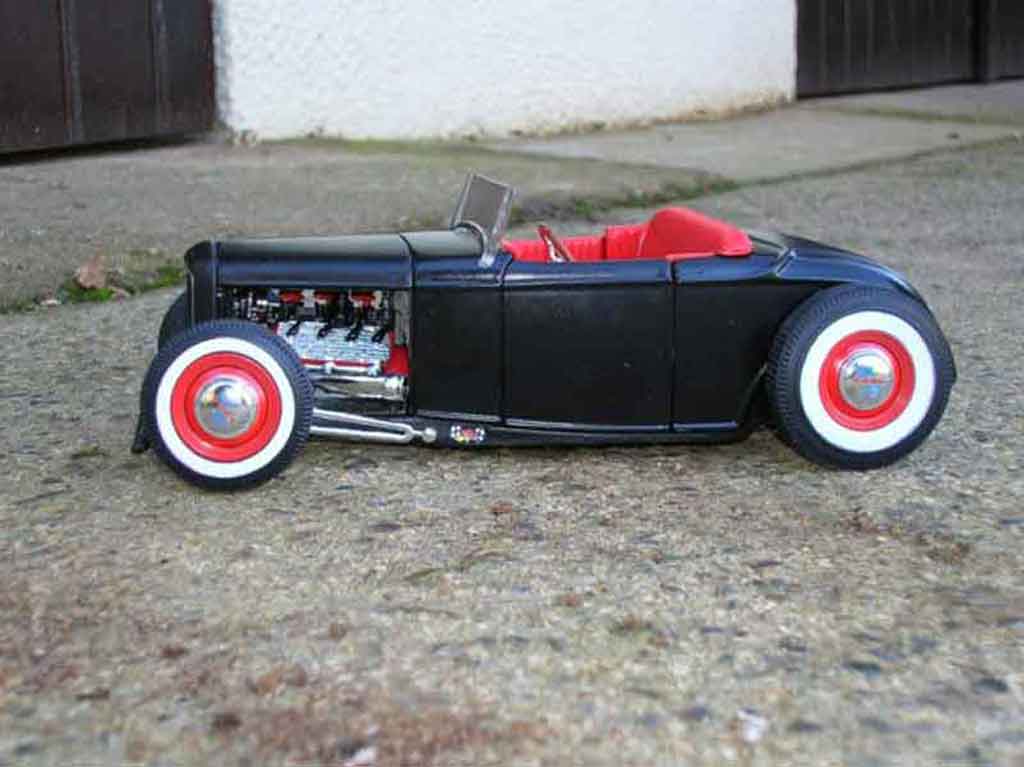 Ford 1932 Hot Rod noir red 1/18 Ertl