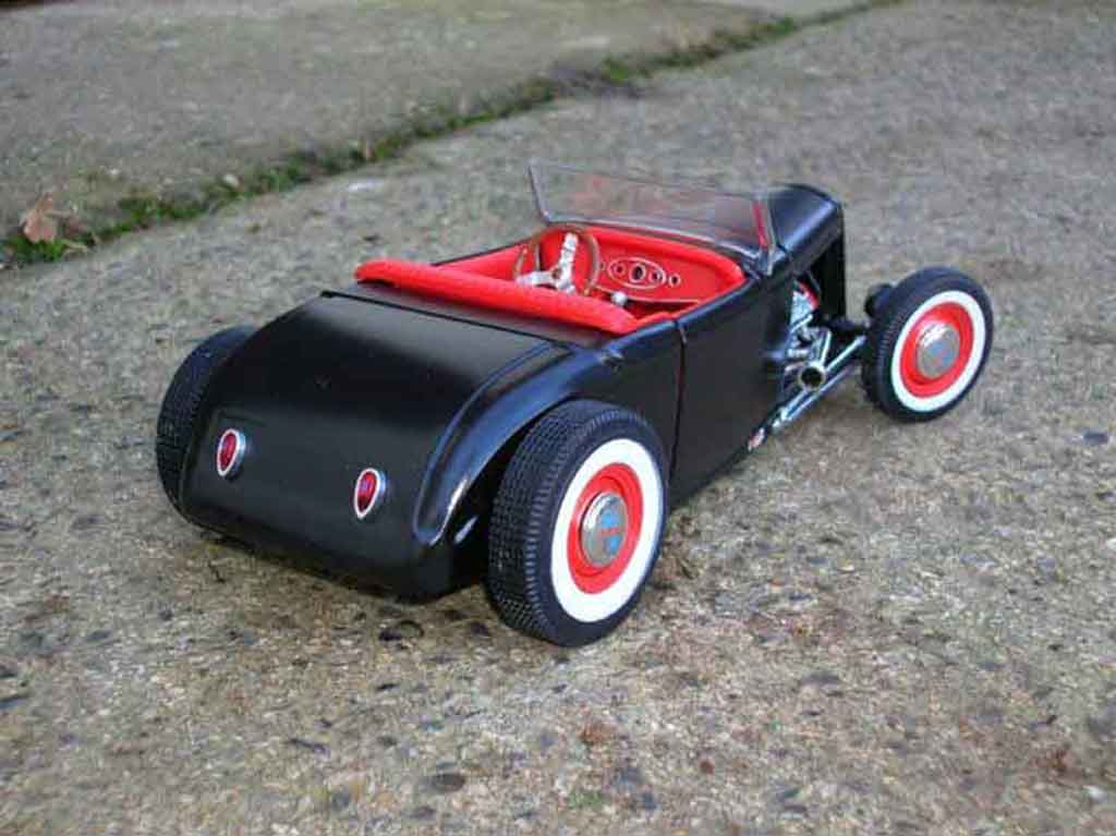 Ford 1932 Hot Rod noir red 1/18 Ertl