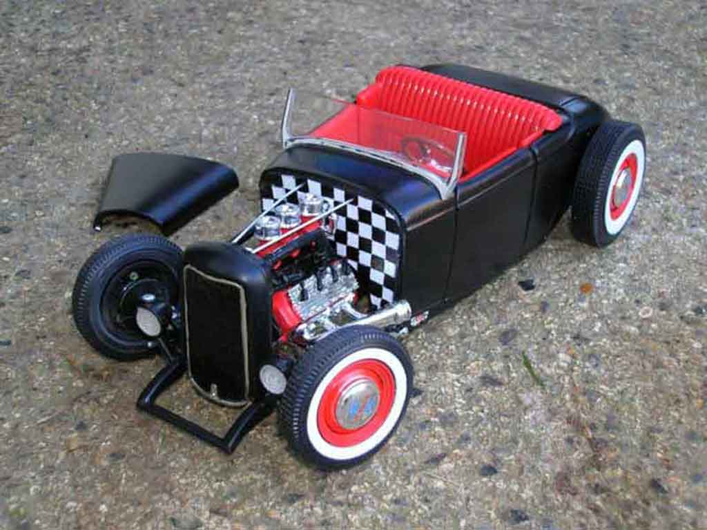 Ford 1932 Hot Rod noir red 1/18 Ertl