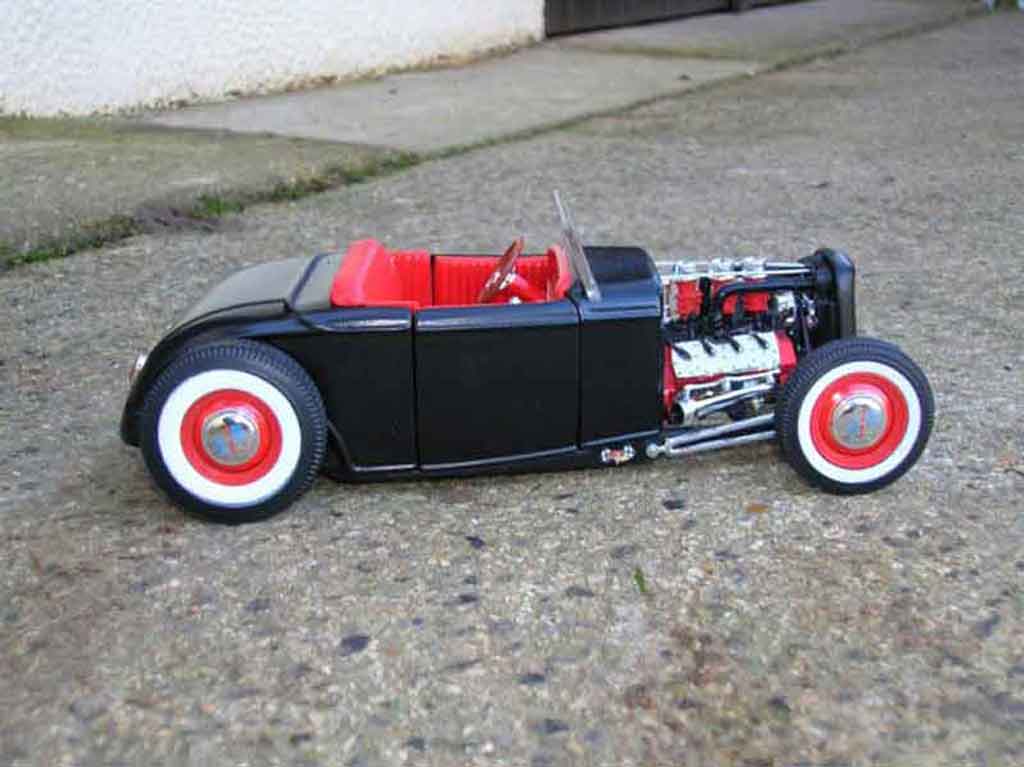 Ford 1932 Hot Rod noir red 1/18 Ertl