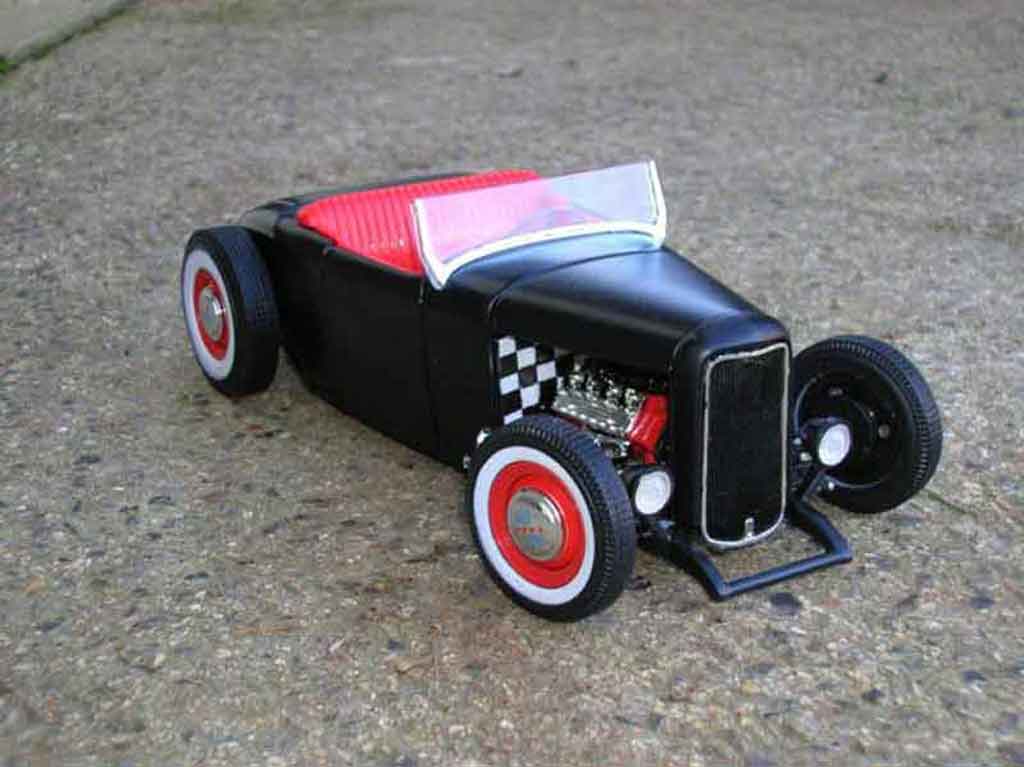 Ford 1932 Hot Rod noir red 1/18 Ertl
