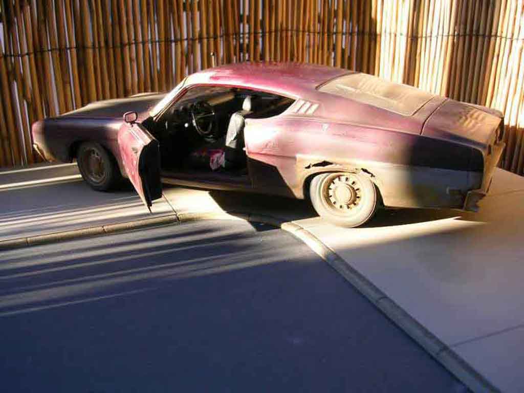 Ford Torino Talladega gangsta car 1/18 Maisto