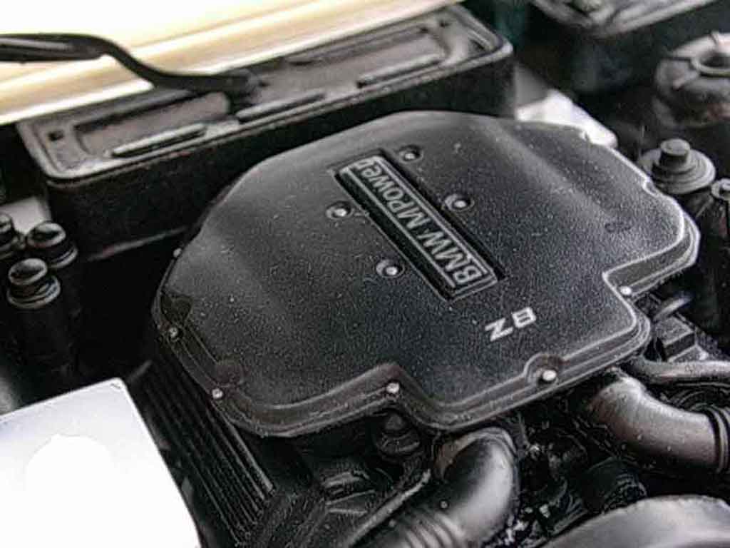 Bmw 850 ci e31 noir (z8 alpina) 1/18 Revell