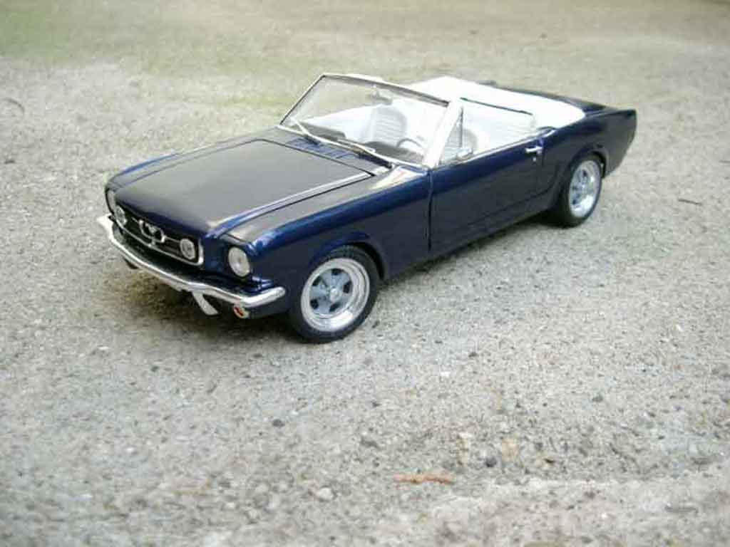 Ford Mustang Convertible cabriolet blue 1/18 Jouef