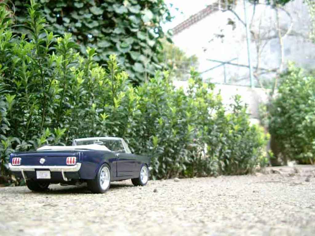 Ford Mustang Convertible cabriolet blue 1/18 Jouef