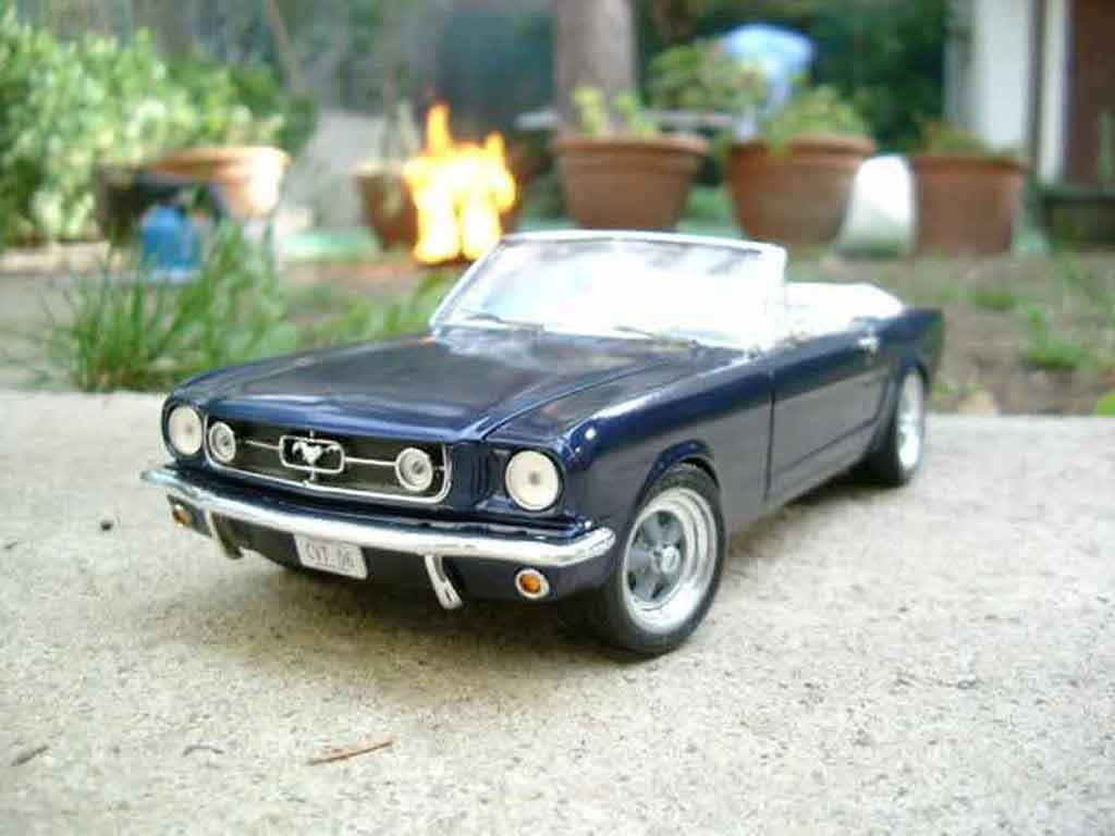 Ford Mustang Convertible cabriolet blue 1/18 Jouef