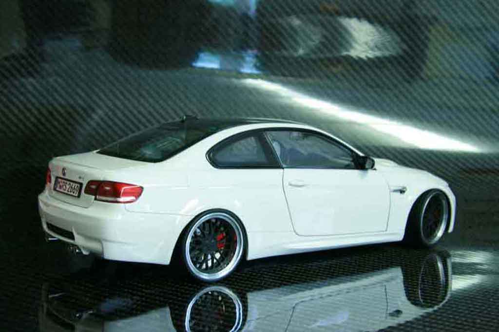 Bmw M3 coupe E92 alpine white carbone 1/18 Kyosho