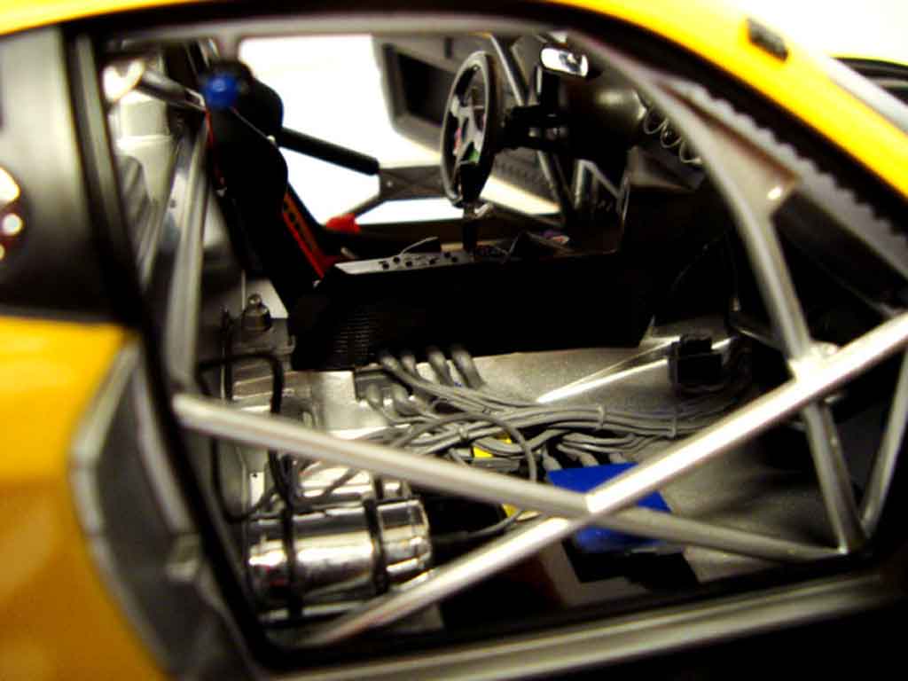 Ferrari 575 GTC evoluzione 2005 yellow 1/18 Kyosho