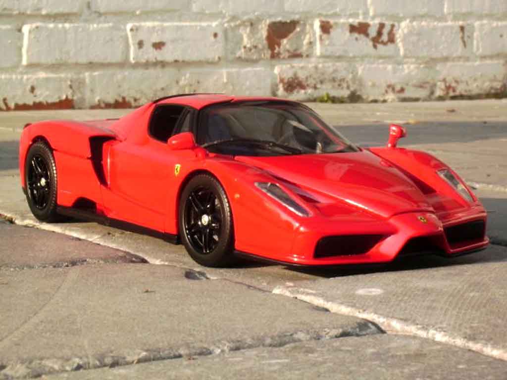 Ferrari Enzo Coupe red jantes blacks 1/18 Hot Wheels