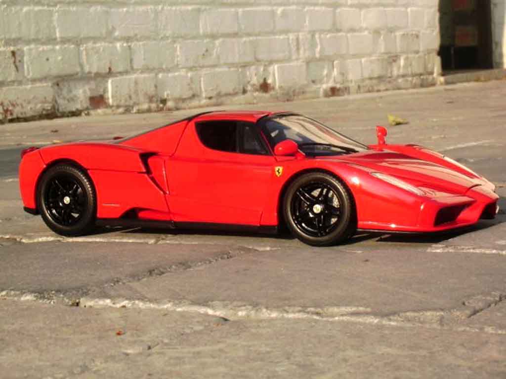 Ferrari Enzo Coupe red jantes blacks 1/18 Hot Wheels