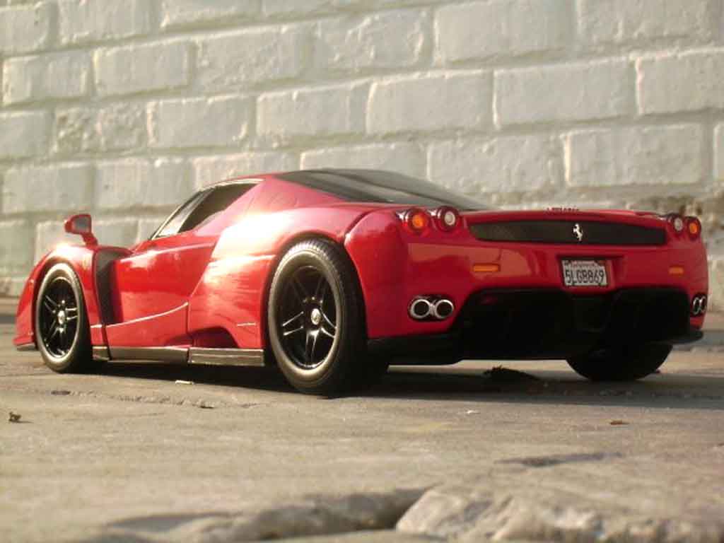 Ferrari Enzo Coupe red jantes blacks 1/18 Hot Wheels