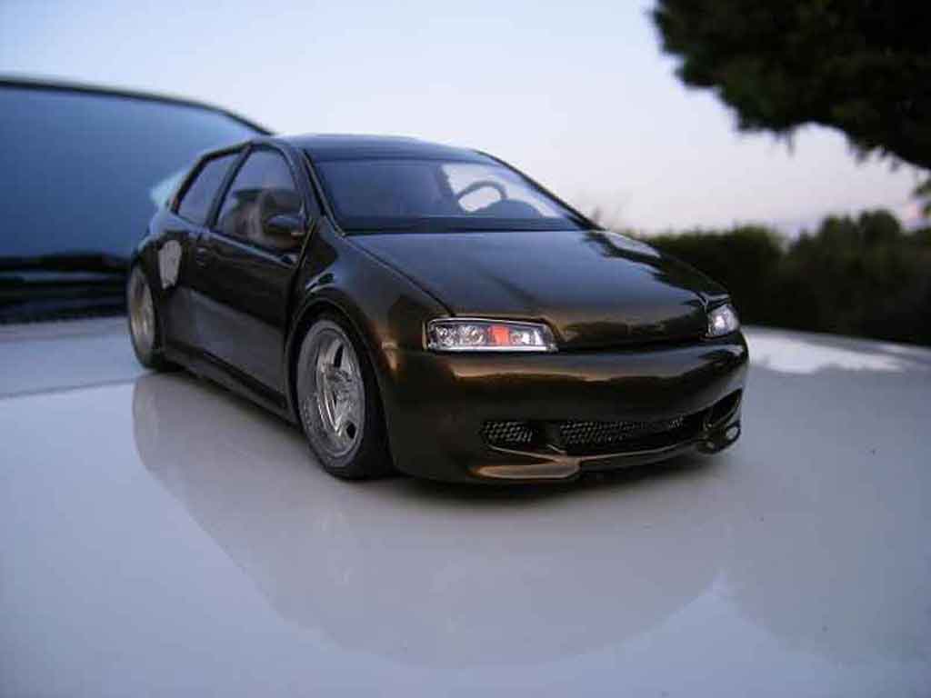 Fiat Punto GT 1/18 Ricko
