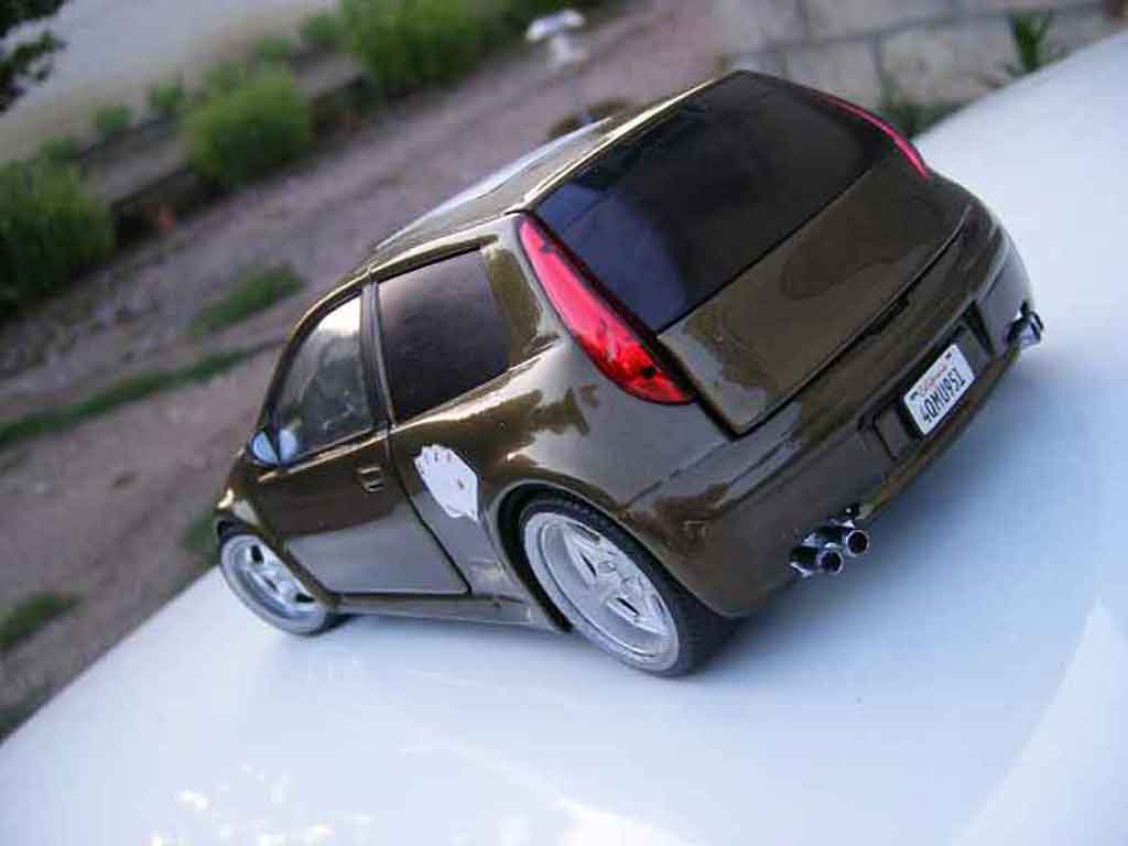 Fiat Punto GT 1/18 Ricko