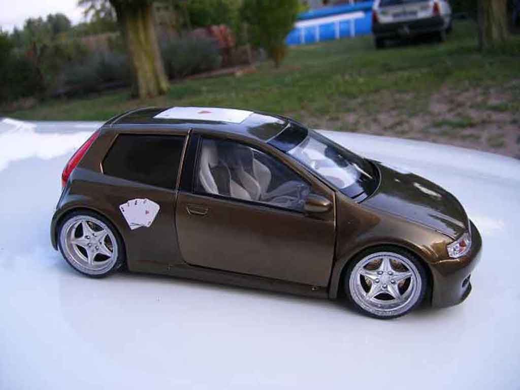 Fiat Punto GT 1/18 Ricko
