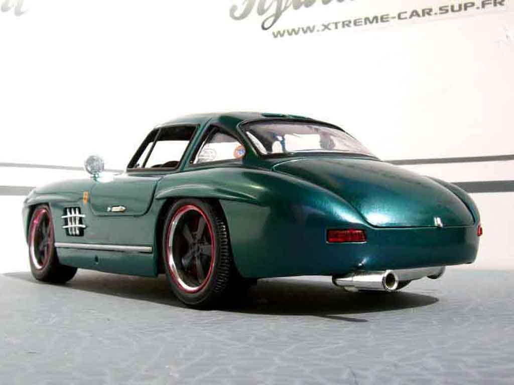 Mercedes 300 Base urban hot rod 1/18 Burago