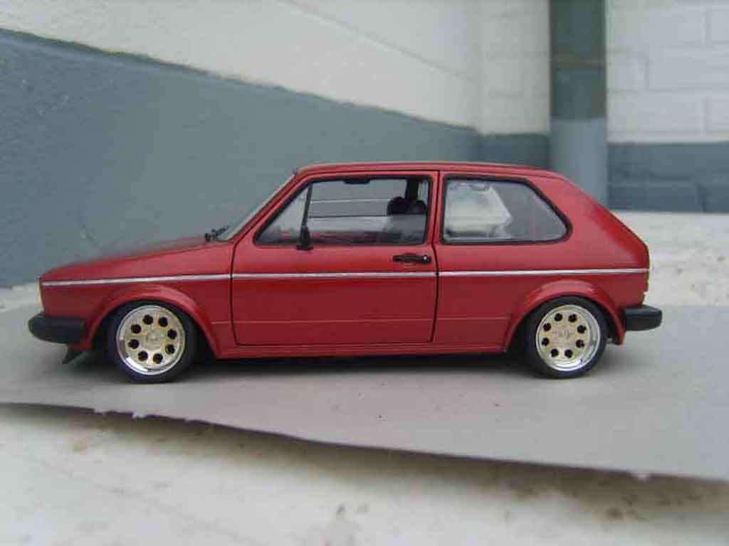 Volkswagen Golf GTI rouge mk1 1982 grands feux 1/18 Solido