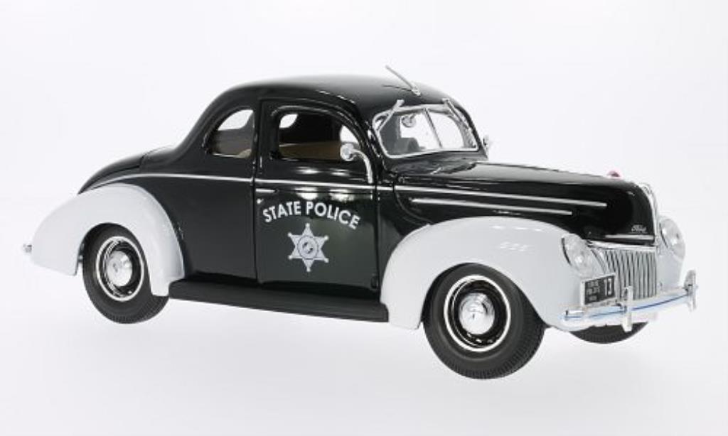 Ford Deluxe 1/18 Maisto State Police black/white 1939 diecast model cars