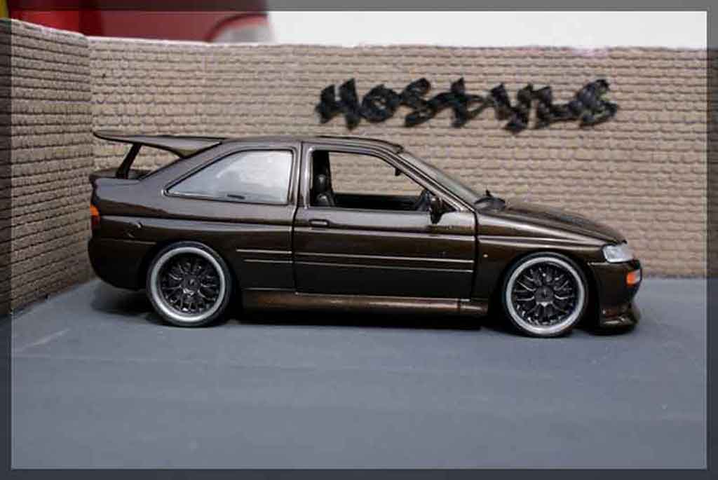 Ford Escort Cosworth darkgolden jantes gt1 1/18 Ut Models