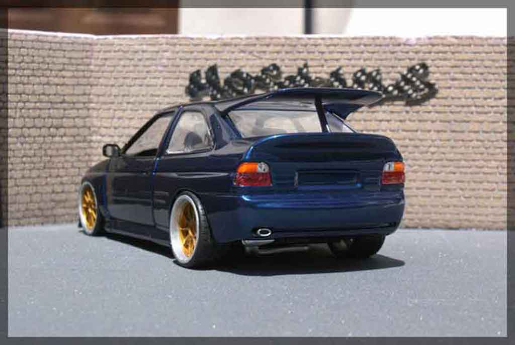Ford Escort Cosworth serie limite miki biasion 1/18 Ut Models