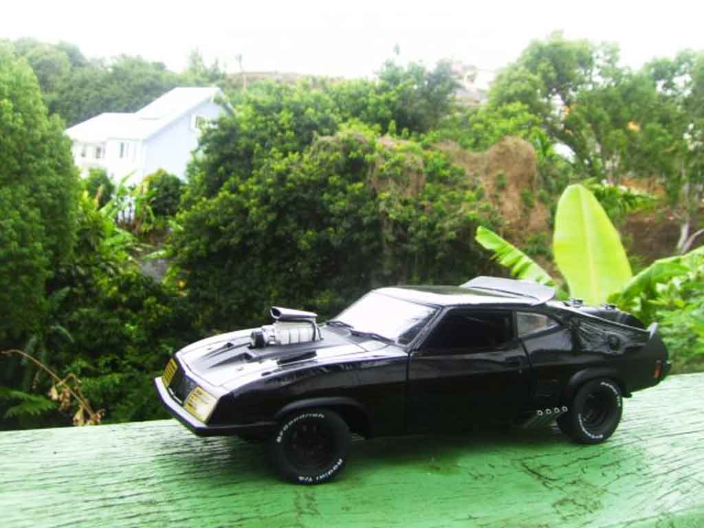 Mad Max ROAD WARRIOR INTERCEPTOR Interceptor falcon 1973 1/18 Autoart