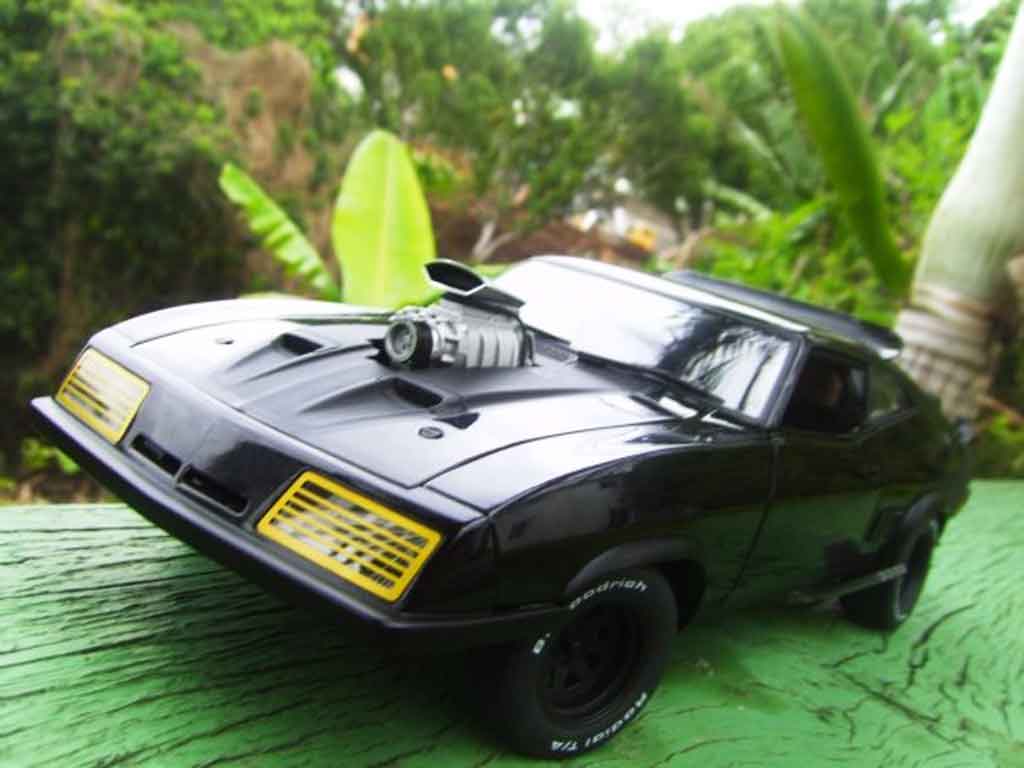 Mad Max ROAD WARRIOR INTERCEPTOR 1/18 Autoart falcon 1973 diecast model cars
