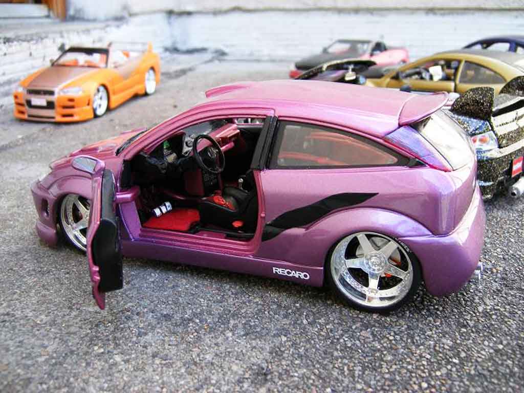 Ford Focus RS 1/18 Burago RS violine show car diecast model cars