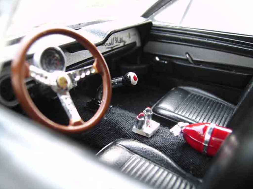 Shelby GT 500 Base eleanor replique 1/18 Shelby Collectibles