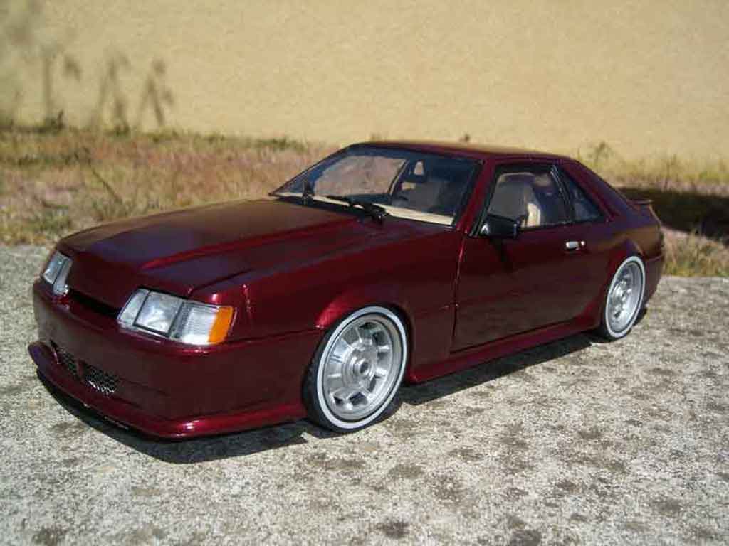 Ford Mustang SVO red 1/18 Welly