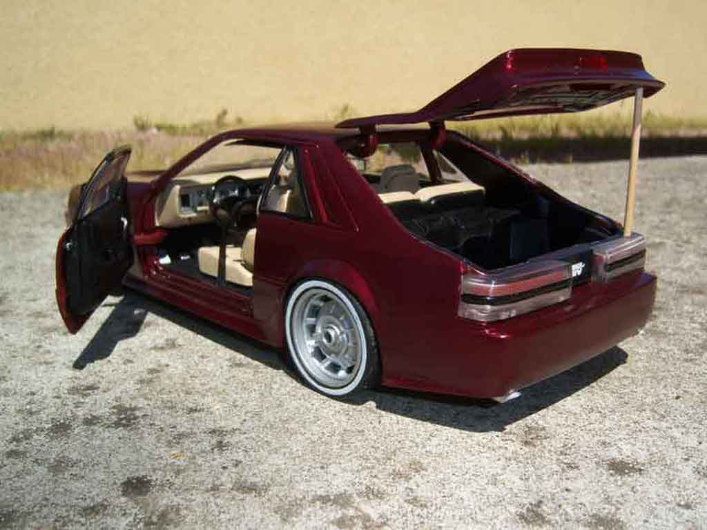 Ford Mustang SVO red 1/18 Welly