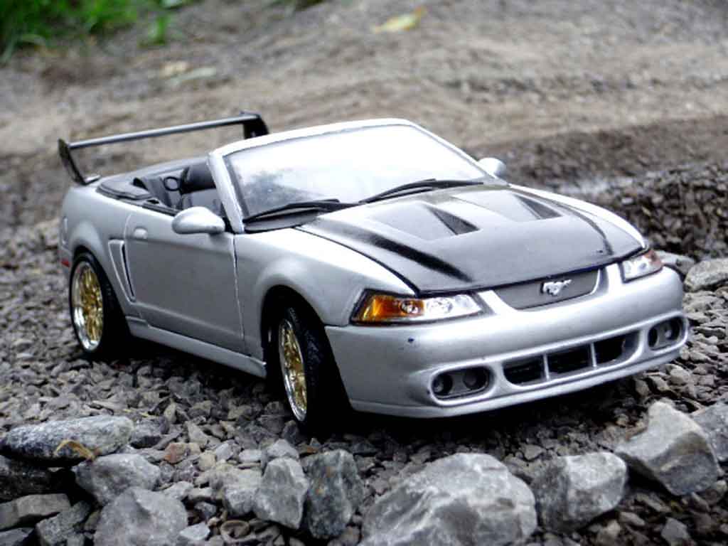 Ford Mustang 2000 svt cobra cabriolet 1/18 Maisto