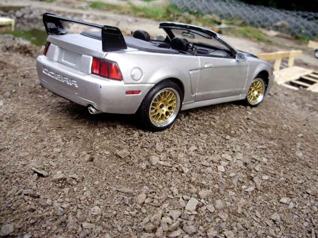 Ford Mustang 2000 svt cobra cabriolet 1/18 Maisto