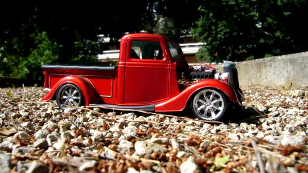 Ford 1934 Hot Rod red moteur prepare 1/18 Solido
