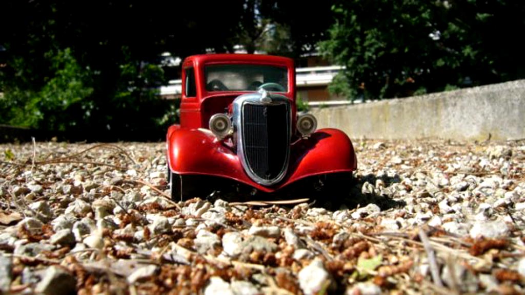 Ford 1934 Hot Rod red moteur prepare 1/18 Solido
