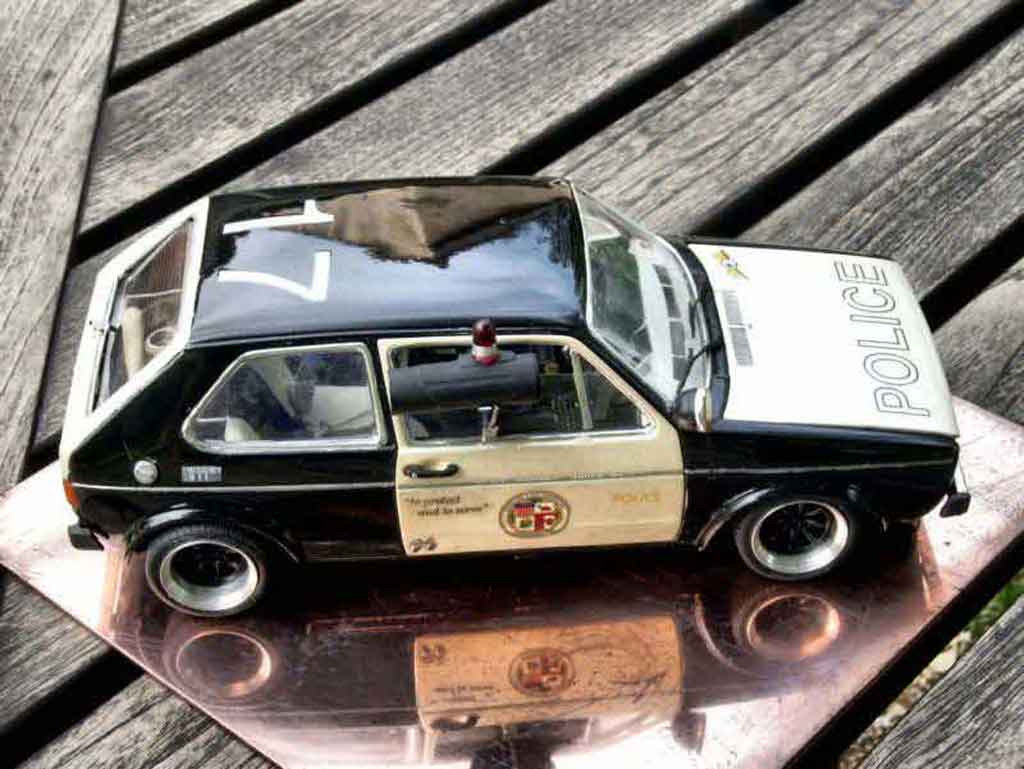 Volkswagen Golf GTI police / police 1/18 Solido