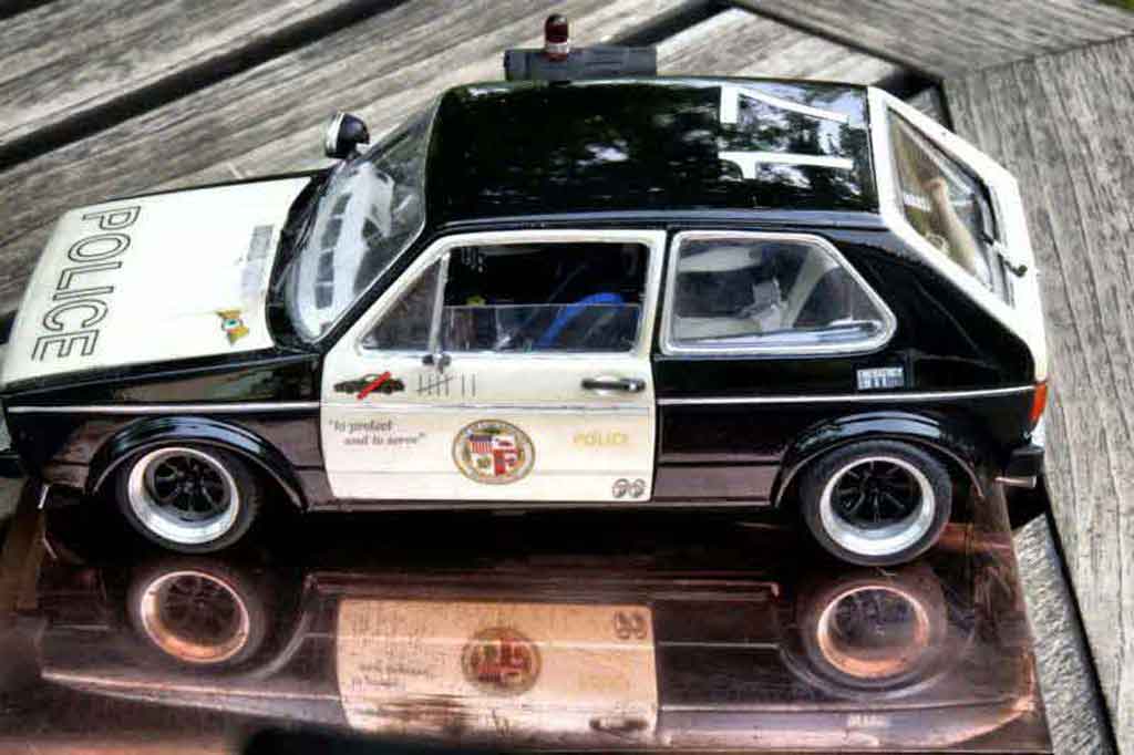 Volkswagen Golf GTI police / police 1/18 Solido