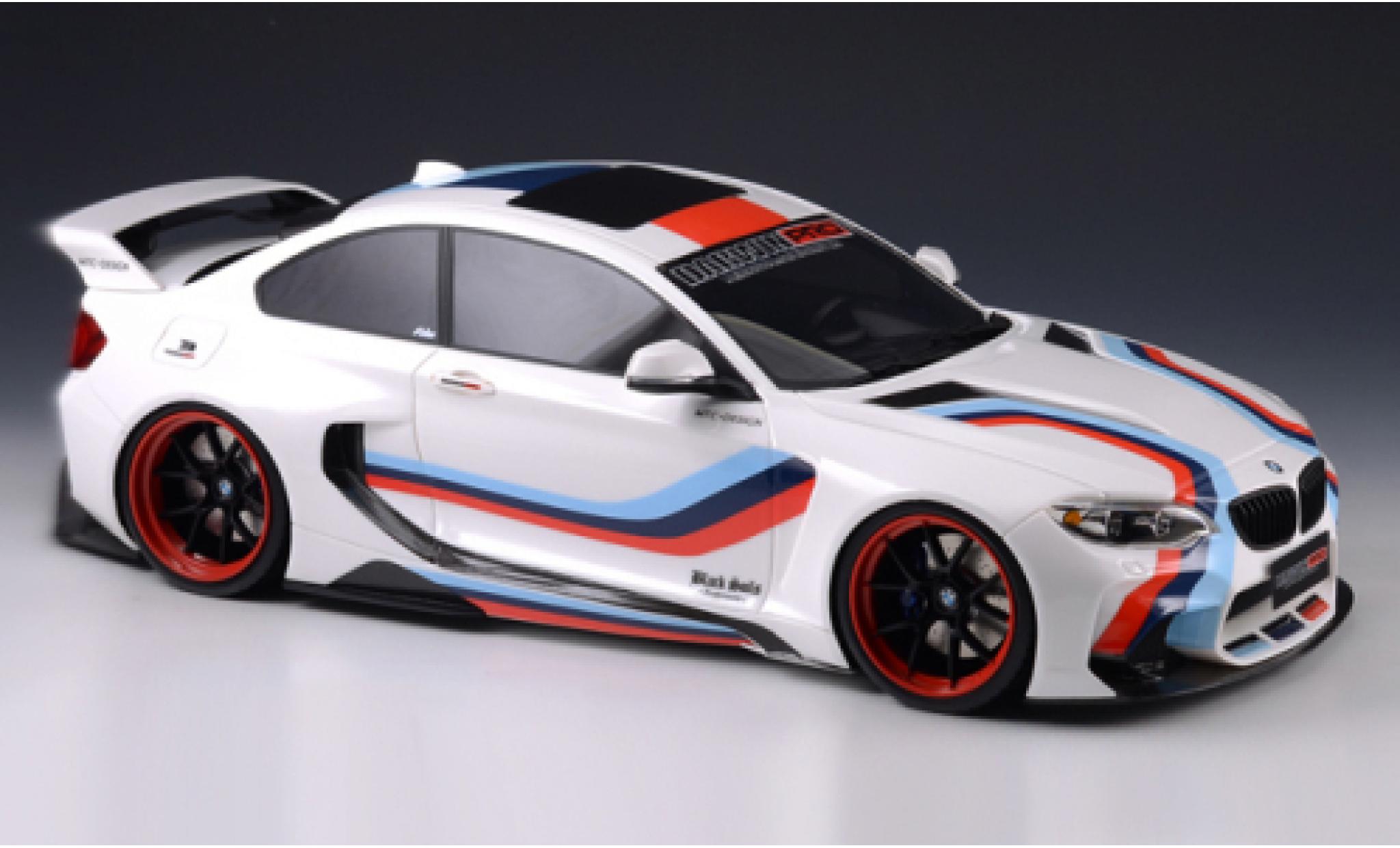 Bmw M2 1/18 GLM 35i (F22) DarwinPRO MTC Black Sails Widebody white/Dekor 2015 diecast model cars