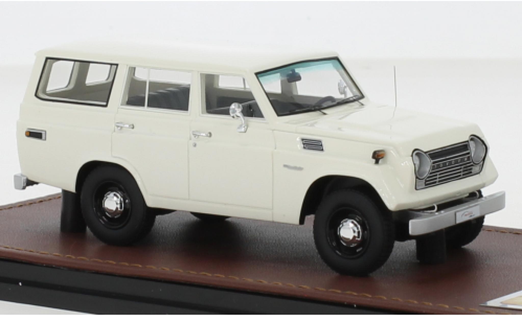 Toyota Land Cruiser 1/43 GLM FJ55 white 1979 diecast model cars