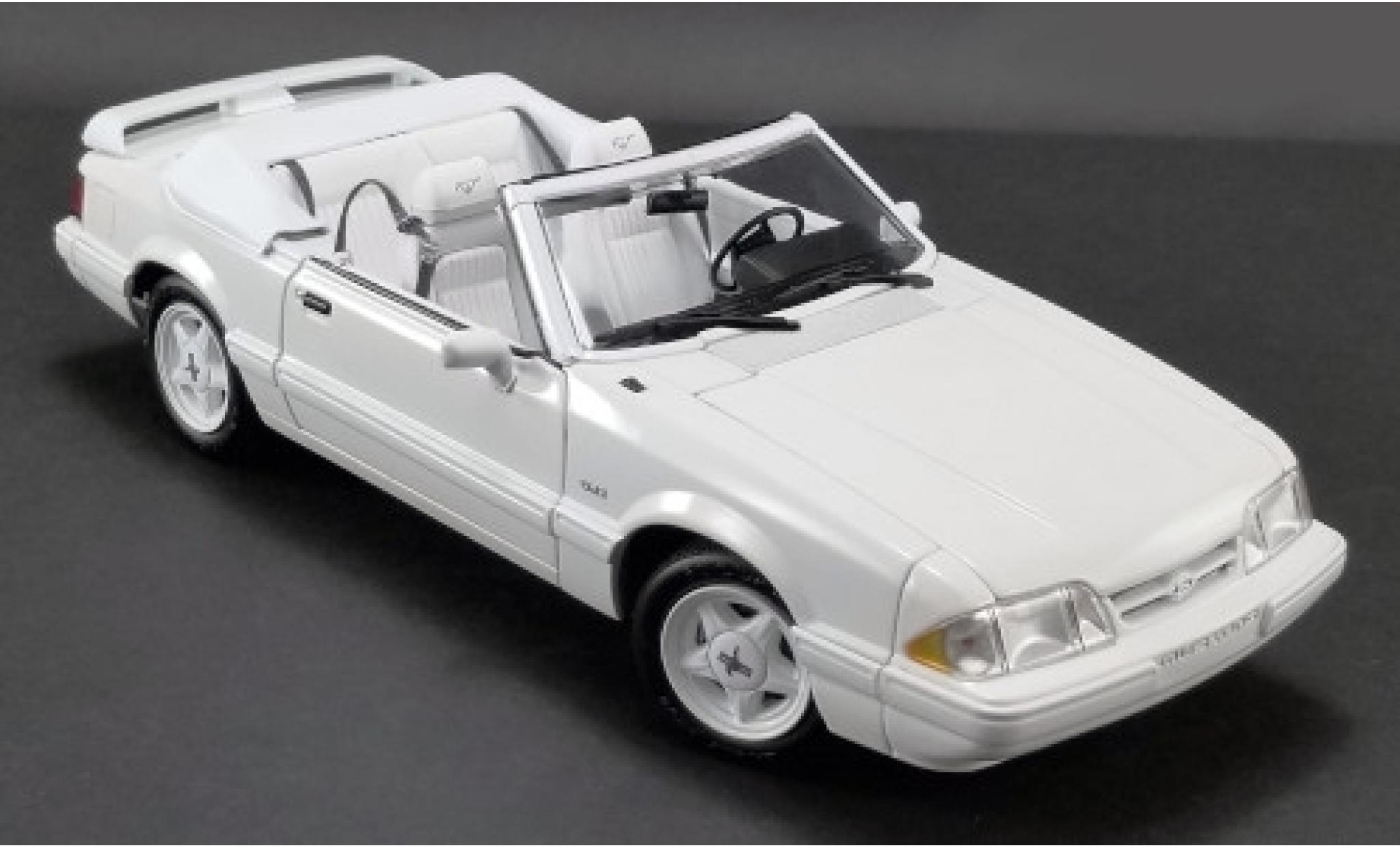 Ford Mustang 1/18 GMP LX 5.0L Convertible Feature Car white 1993 Softtop liegt bei diecast model cars